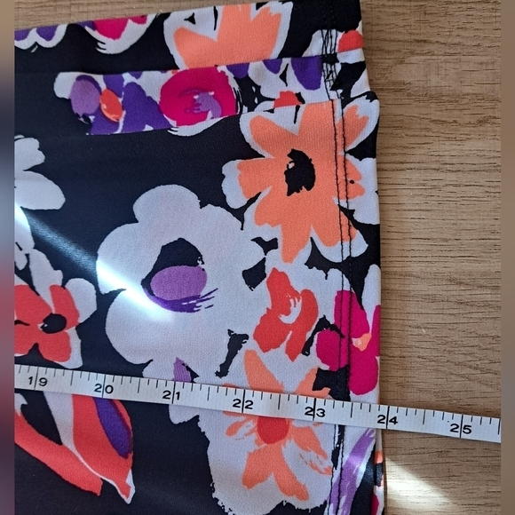 Laura Ashley Floral Ruffle Short Sleeve Size Large - Picture 5 of 6